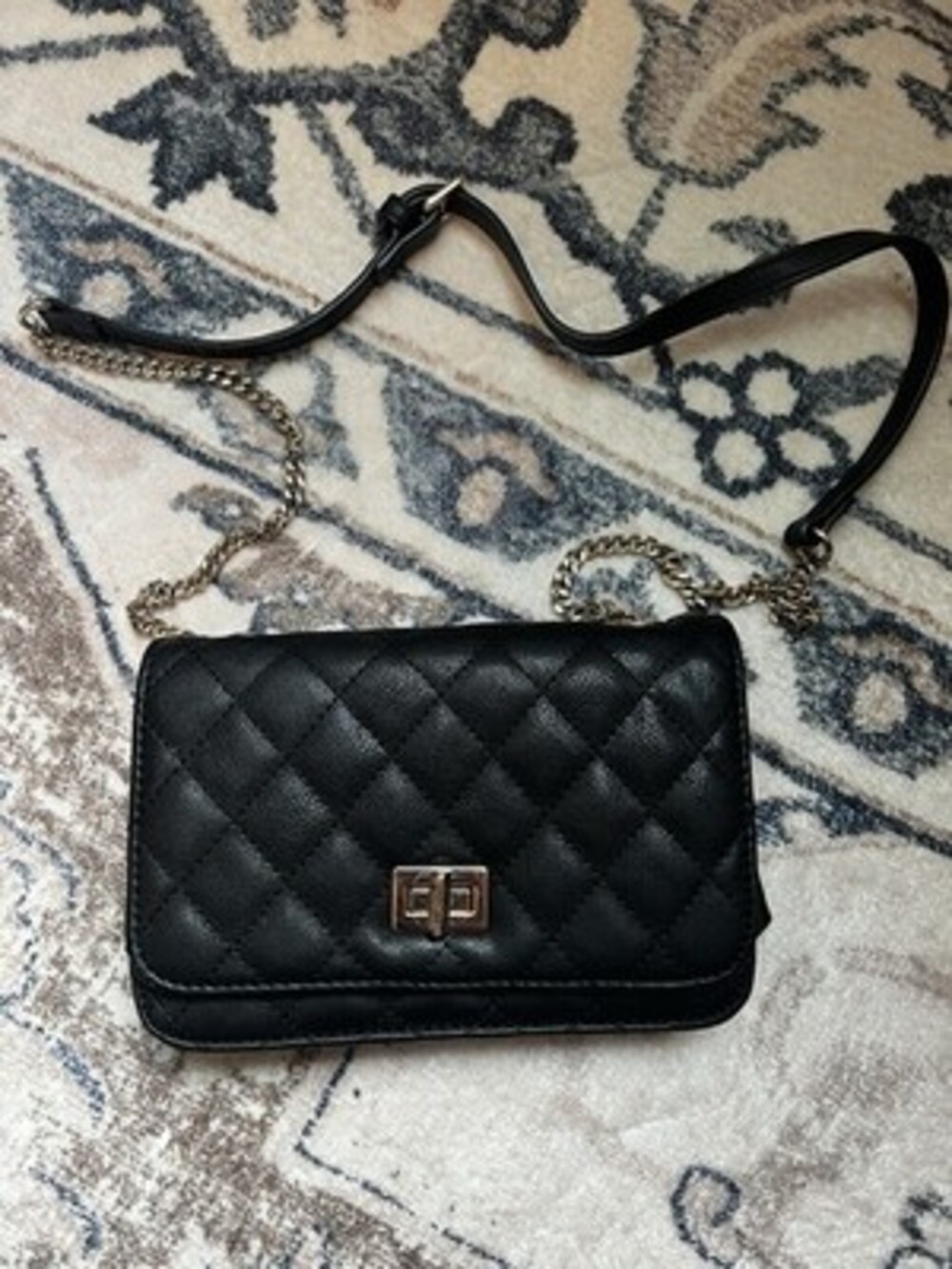 Women’s Black Quilted Crossbody Bag Small Gold Turn Lock Chain Strap